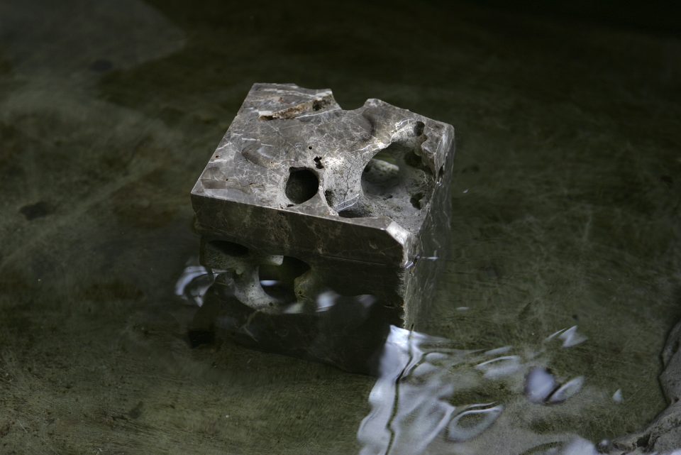 06_The-first-Taihu-Stone-Cutting_2005-960×641